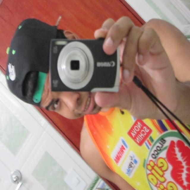 Sé for para amar um idiota, Ame a si mesmo! kkk U.u                             Face → http://t.co/nkrItBverW