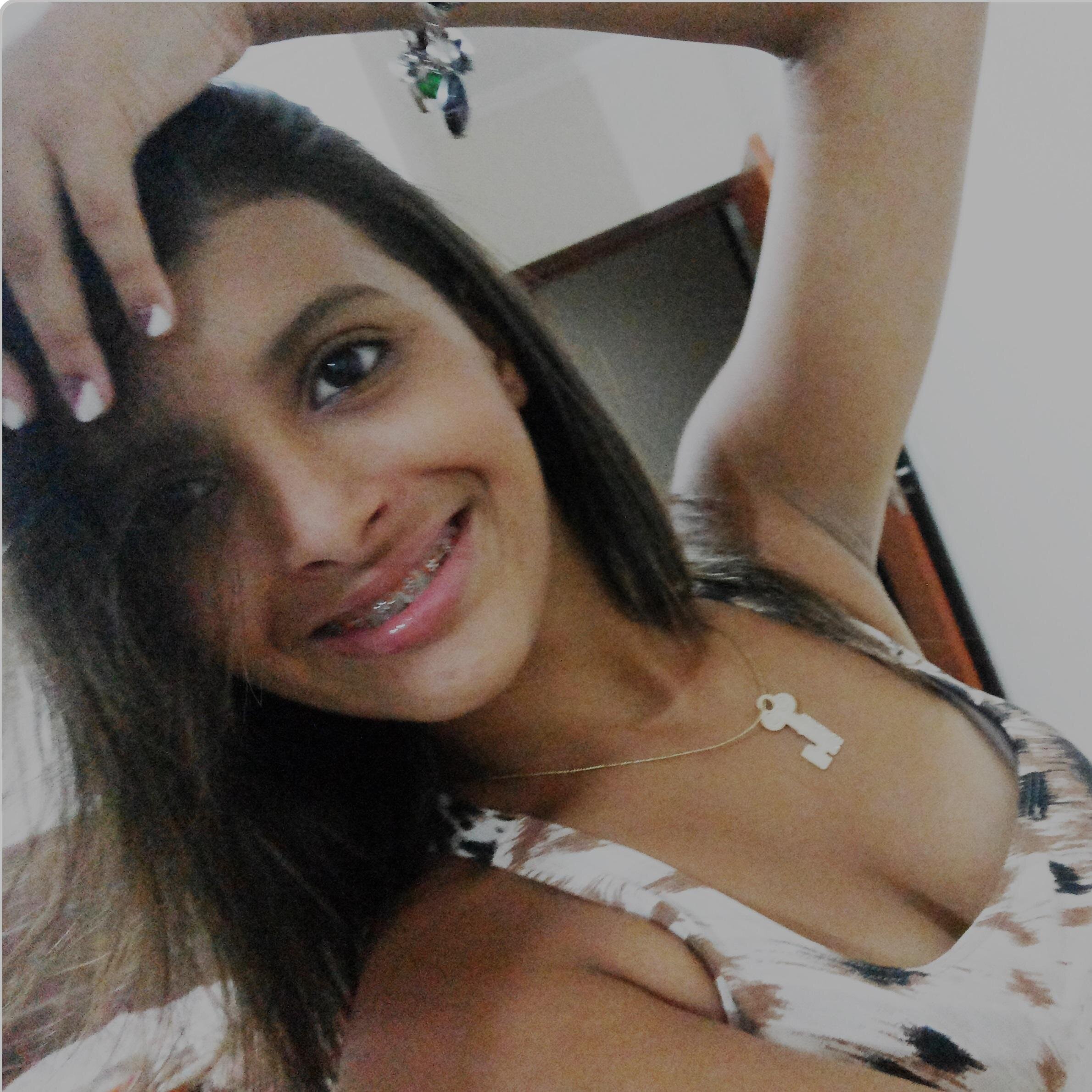. . E quem tem Deus no coração sabe que não a mal que vingue, nem inveja que maltrate, nem inimigos. Por que pra todo mal, há cura! ♡