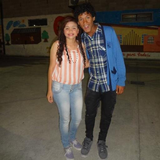 Soy Rasta. De Corazon Porque Llevo a Jah Dentro Mi Creo Conciencia Creo Hulmildad Todo Sea Porque Ya No Siga La Guerra Sobre Nuestro Color De La Piel...:C