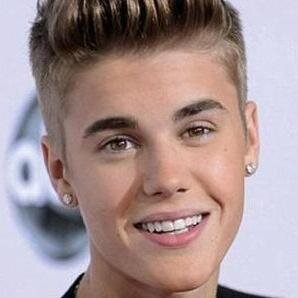 Carioca,Musica,Filmes,Bailarina e Escorpiana.Eu sou do Maior Fandom q Existe!Sim Sou Fã do homem q tem o sorriso + lindo do mundo!Justin Bieber.Sim Sou Believe.