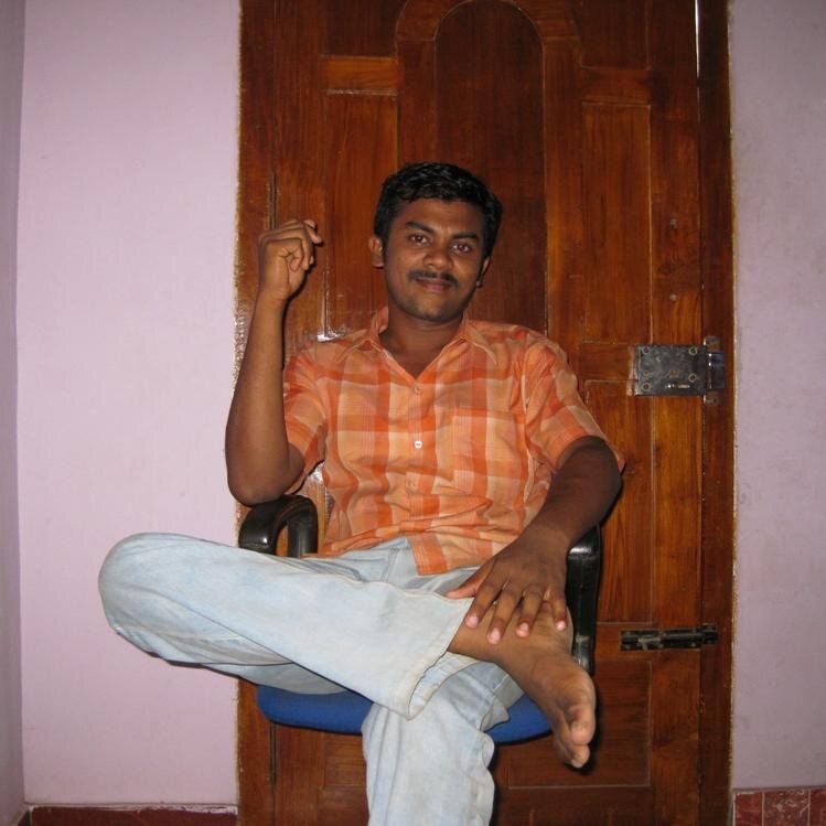 nature loving electrical engineer. a wild life photographer by hobby. kiss loving lad. and humorous person with a cute smile always :)