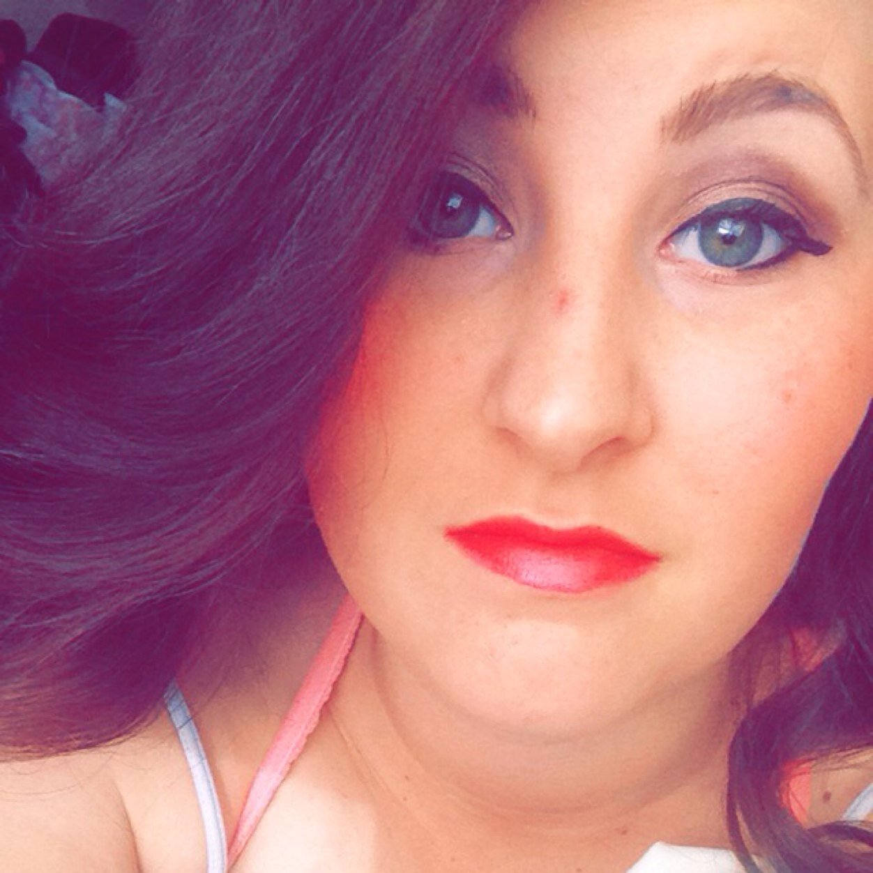 AlanaBee34's profile picture. Bee Someone. FInd the Light. Get off yourself. #muchlove