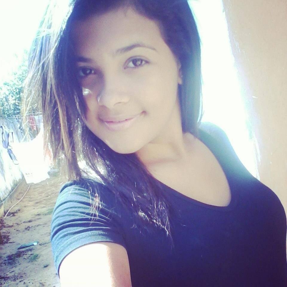 Paulistana, botafoguense, 14 aninhos e Piradinha no Senhor Jesus e pelas 2NE1 k *-* http://t.co/hXBA46l3BY pergunta lá neném *-* ,