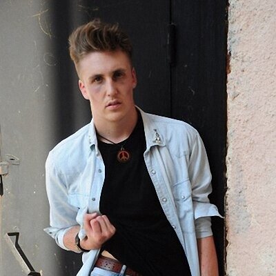 casni85's profile picture. Смысл истинной дружбы в том, что радость она удваивает, а страдание делит пополам.