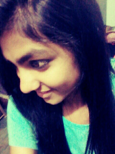 MøöDY, mUsiC frEak, hAte sTudi3zZ, a gOOd daNceR,,singEr as well..!! ;-) a gaL u Wud loVe tO b3 frNdz widd.. 3