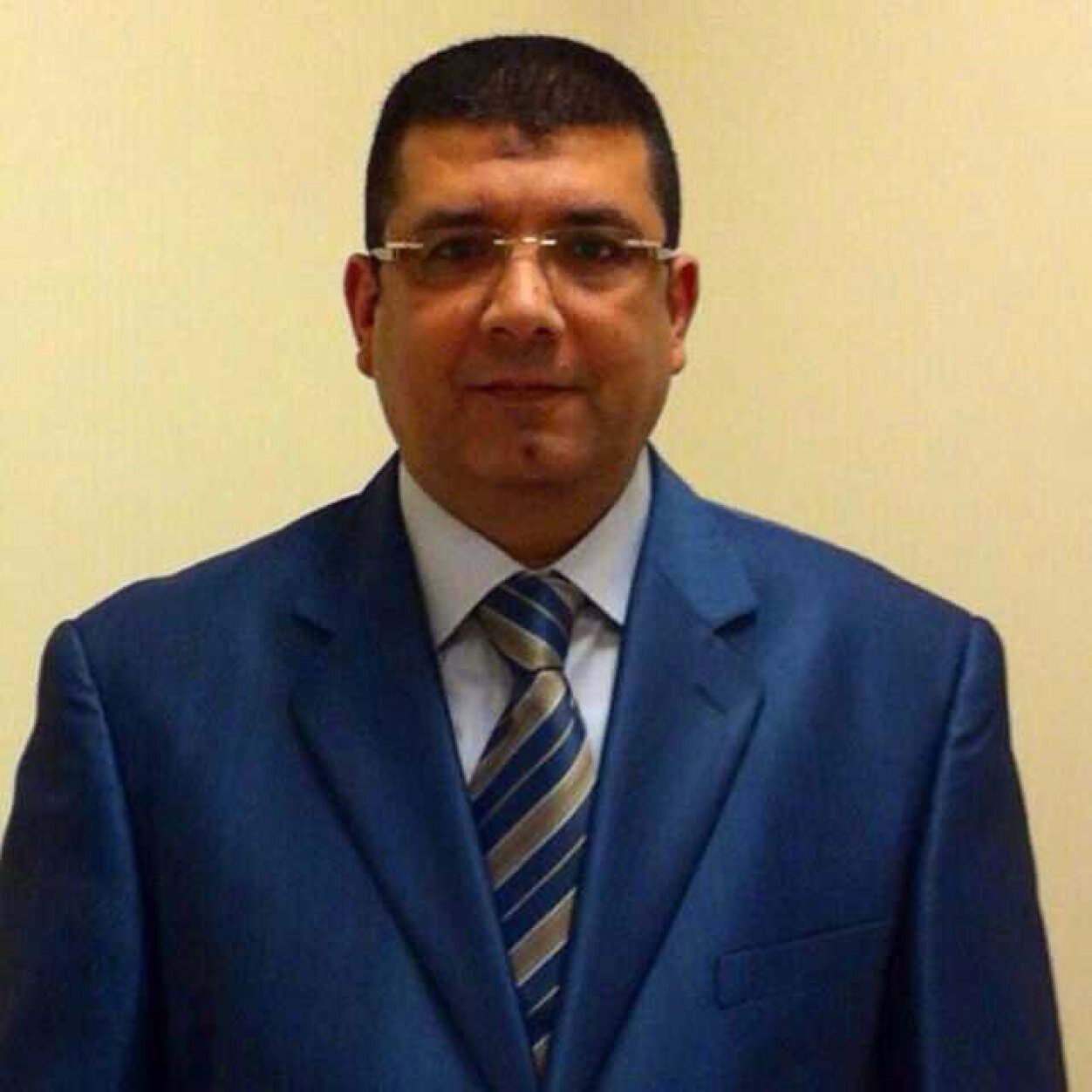 مستشار قانوني                 ❤️ أحبها من كل روحي ودمي 🌹مصر التى فى خاطرى وفى فمى ❤️احبها من كل روحى ودمى❤️ يا ليت كل مؤمن بعزها يحبها حبي لها❤️