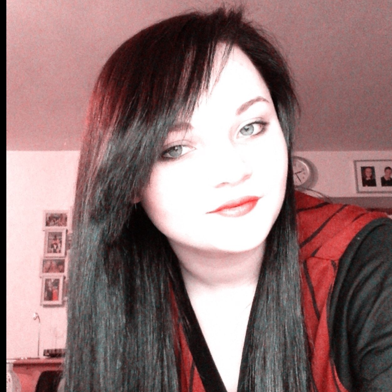 Hi my names elise and i live in the uk i would really love it if you went and took a look at this video please :)  http://t.co/s3u3WKso2a