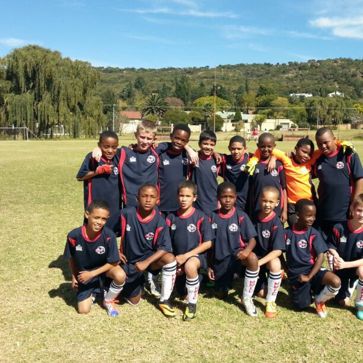 A community football club based in Mondeor, south of Johannesburg, Mondeor Meteors Sports Club has enjoyed sporting excellence for over 50 years.