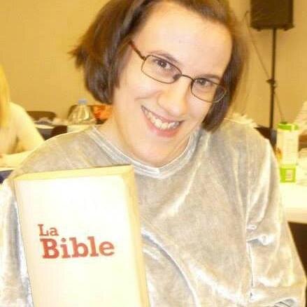 Je met des textes bibliques et des poèmes sur internet.
