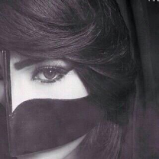 `




لآ اعلم مآ الذي يميزك عنهم لكني اراك
شيئاً لآ اراه ب الآخرين .. 3