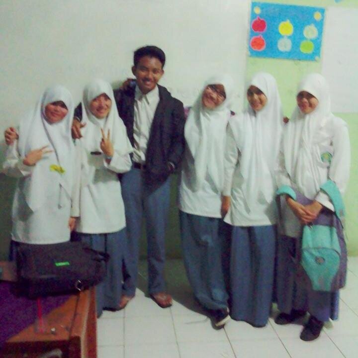 tak ada yang salah dengan KESETIAAN. yang salah adalah ketika KESETIAAN tak dapat PENGHORMATAN !! :) #11*04*14