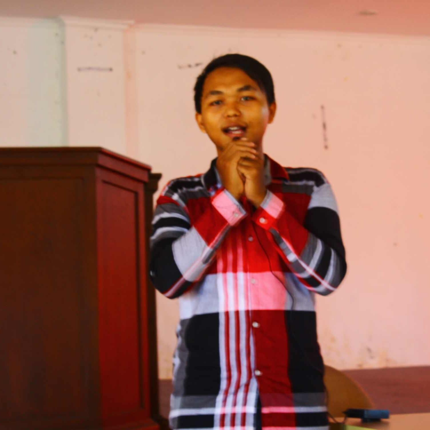 kritikus yang tak kenal intervensi, suka menyela, anti retorika membangun restorasi menuju insan akademisi
