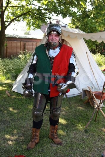 Re-enactor and larper and i also run nerf war beds.
Youth Support worker for HPCHA housing association.
Generel mad bloke
