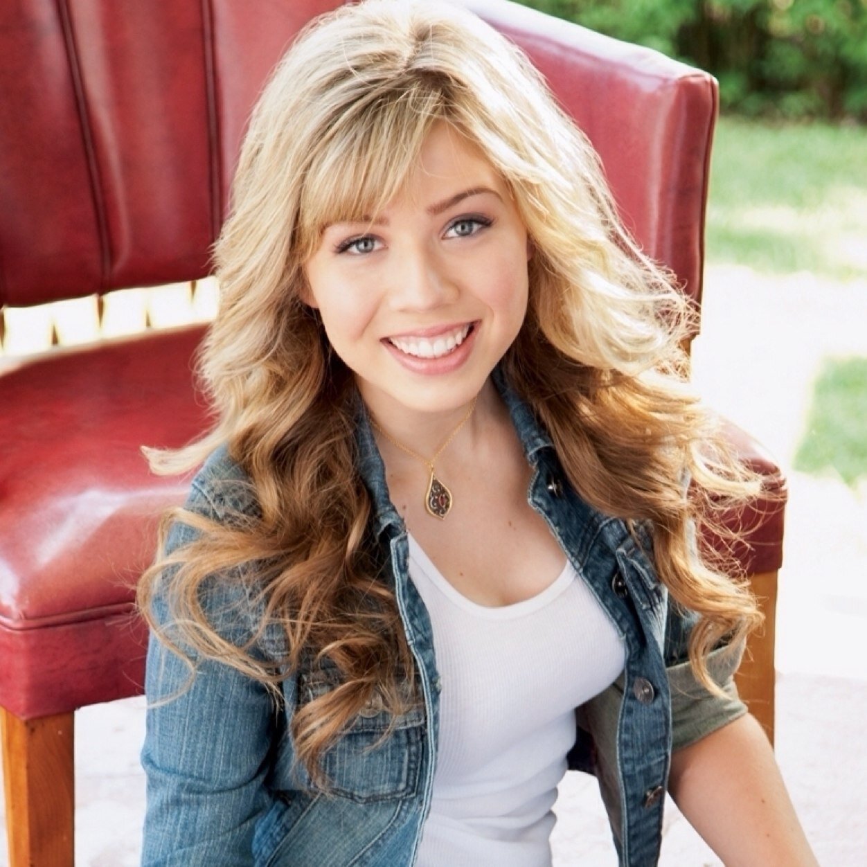 Jennette McCurdy's role player • #bulefam