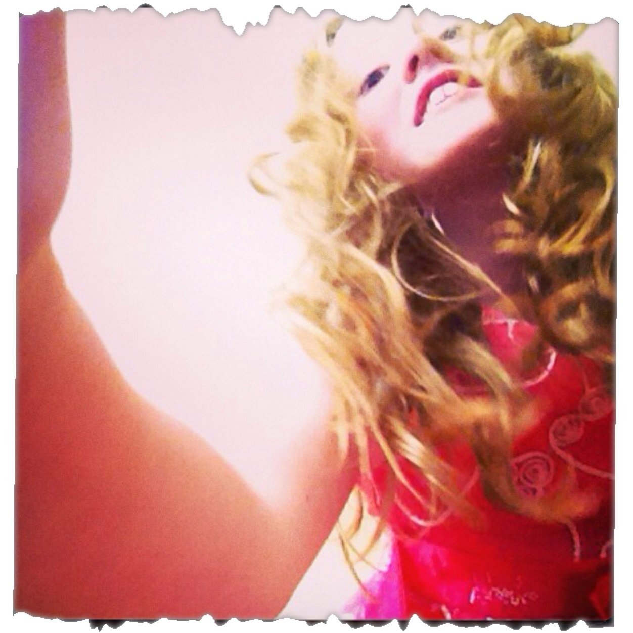 anoukstardust's profile picture. were all laying in the gutter, some of us are looking in to the stars!