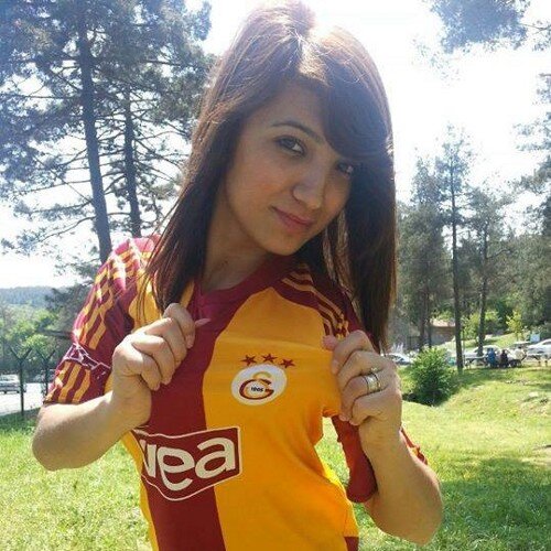 Dişi Aslanlar candır..
