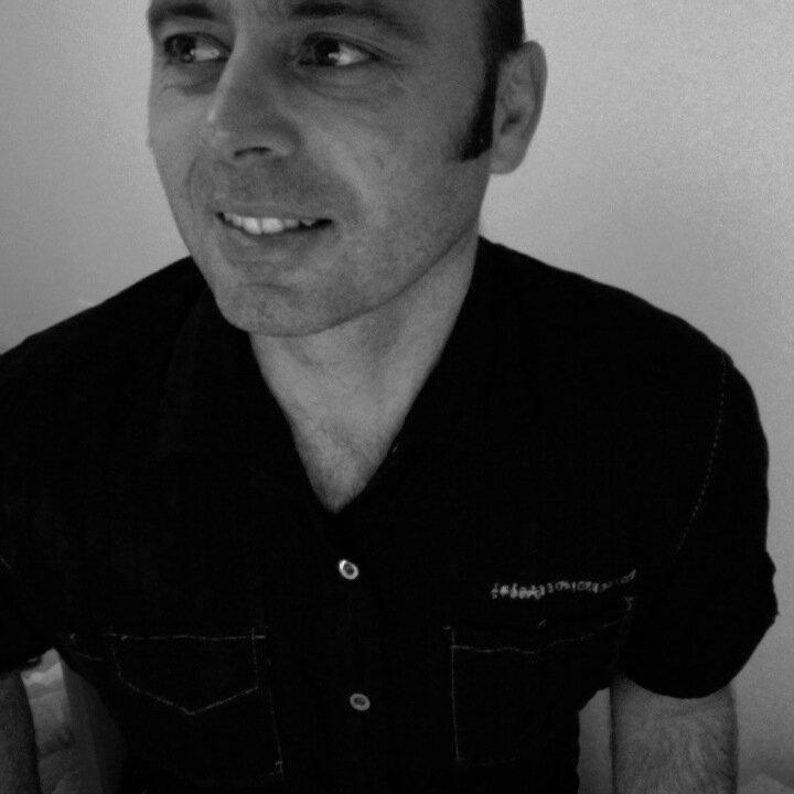 Passionate about photography and visual arts. Also a great interest in literature and cinema (specifically World Cinema.Também um idealista por causas justas.