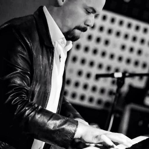 Pianist, MD, Arranger - Currently Musical Director @rockofagesuk. Live & Studio work with @adelesongbook, @lordconnaught, @touchstonerock