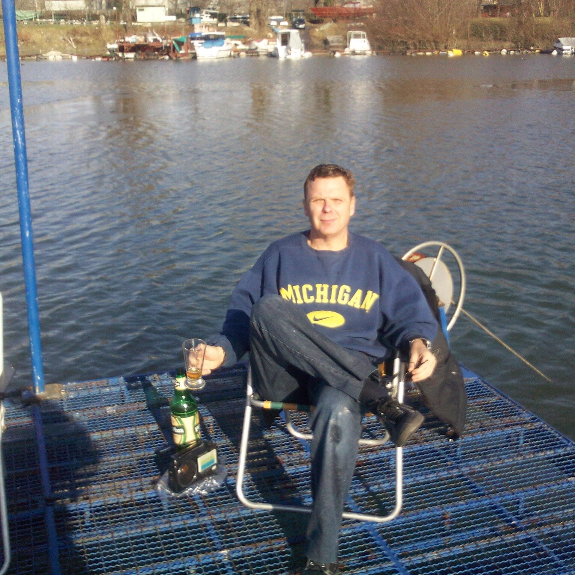 Attending physician Critical Care-Emergency specialist
Love my daughter, wife, dad, and friends.
Love fishing, boating, motorbiking, music and above all freedom
