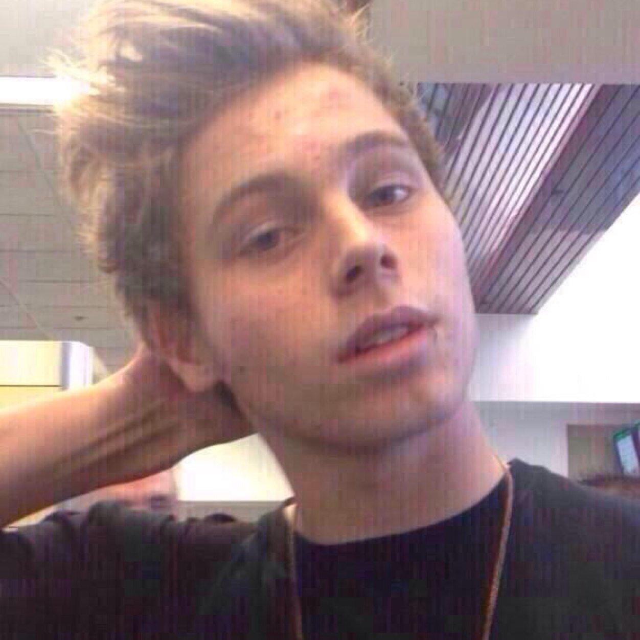 Hi please follow my main @cobaincaIum thank u