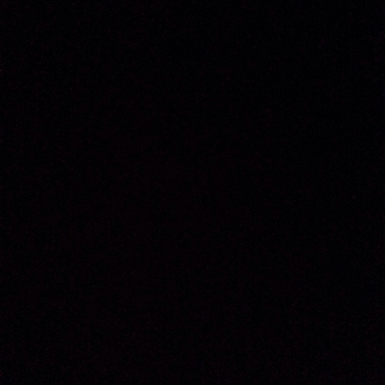 كنت اغني ۈ قلت اسمك بَ اﻟخخطااَ * ضاععت حروفي ۈ ضيعت اﻟلحن ، كحّيت أدااِري على هاﻟكحهہ هِ غغطى ۈ افضحتني دمعتي إني أحنّ (=|/3 _آآحححن..*music*'