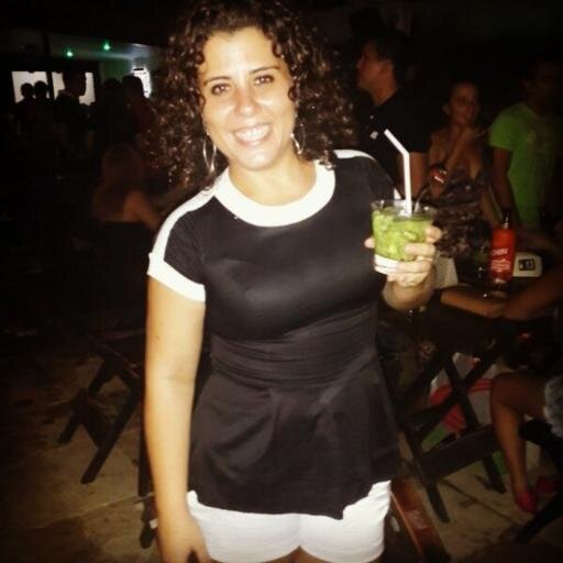 •  Sou dramática, intensa, transitória, e tenho uma alegria em mim que me deixa exausta.  ;D