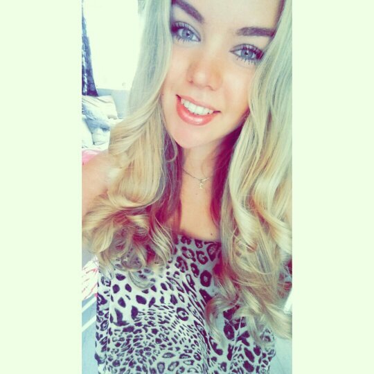 IG; @anneebeaauu , best friend Dyanthe ♡
