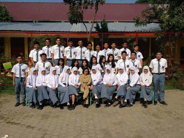 Meskipun berbeda beda tetapi kami tetap satu jua!! They are XI Ips 2