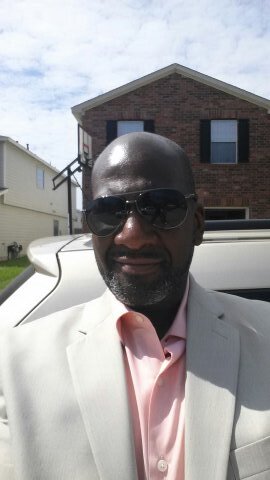 Devoted husband, father, athletic, God-fearing man! Love to laugh and laugh to live!