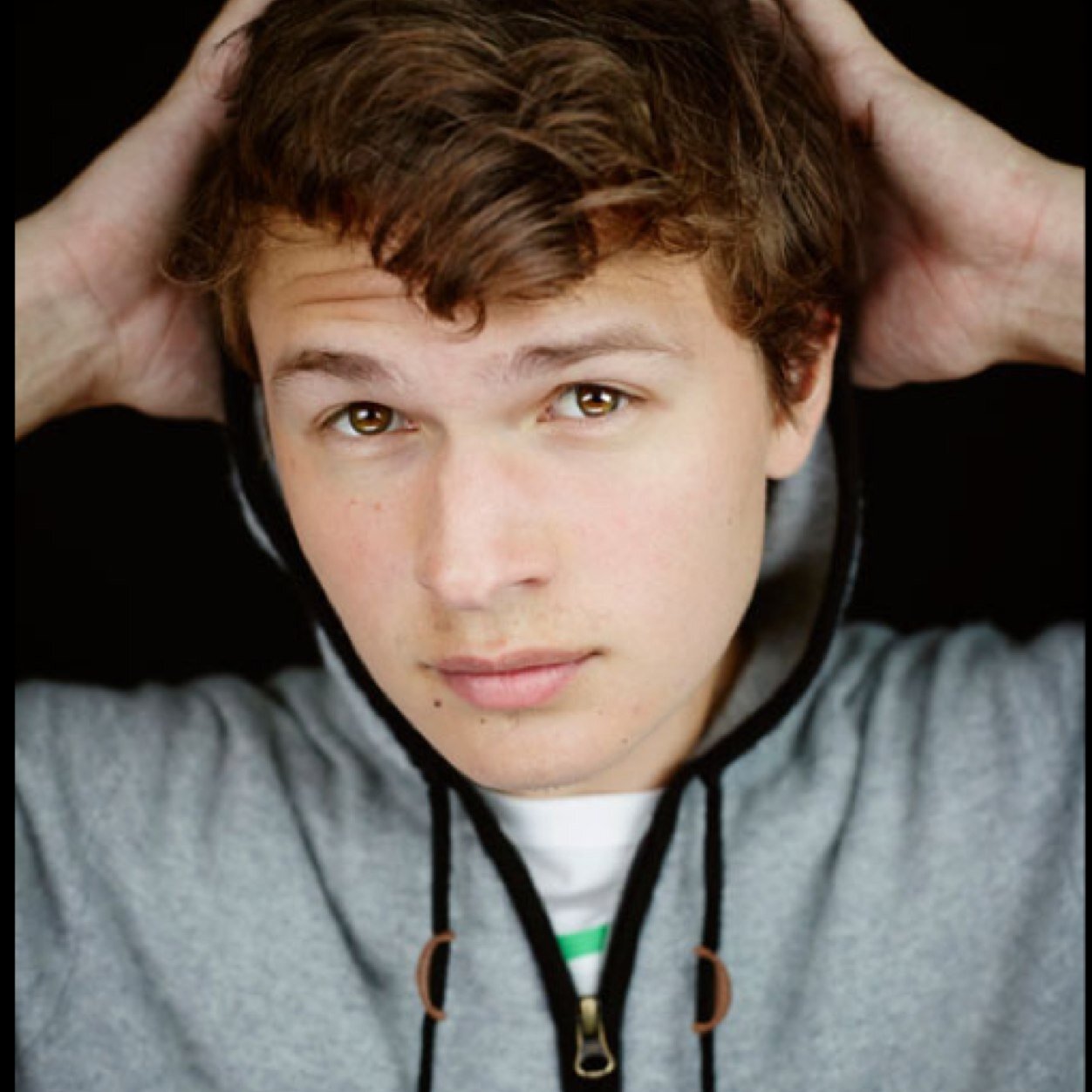 @Hczel_faux is my grenede. Hazel Grace Lancaster you make me feel whole. Like im supposed to be in this world.