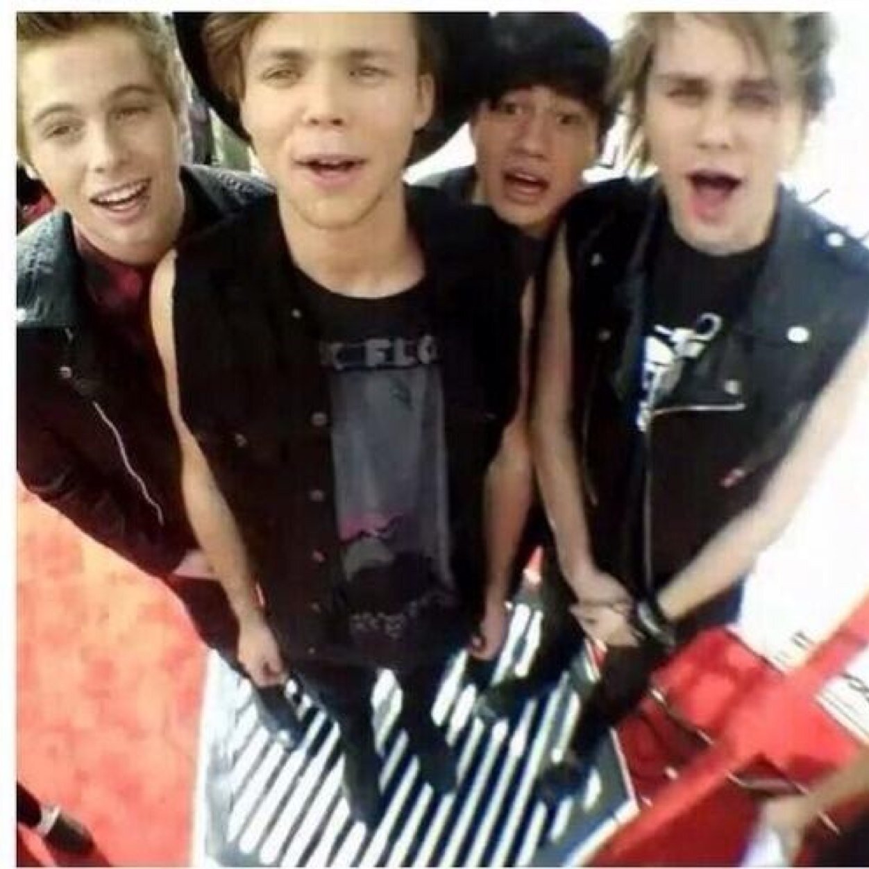 idk i just received these kind of accounts before i got my luke/4 sooo yeah dont give up it wll happen @amsterdamnlouke