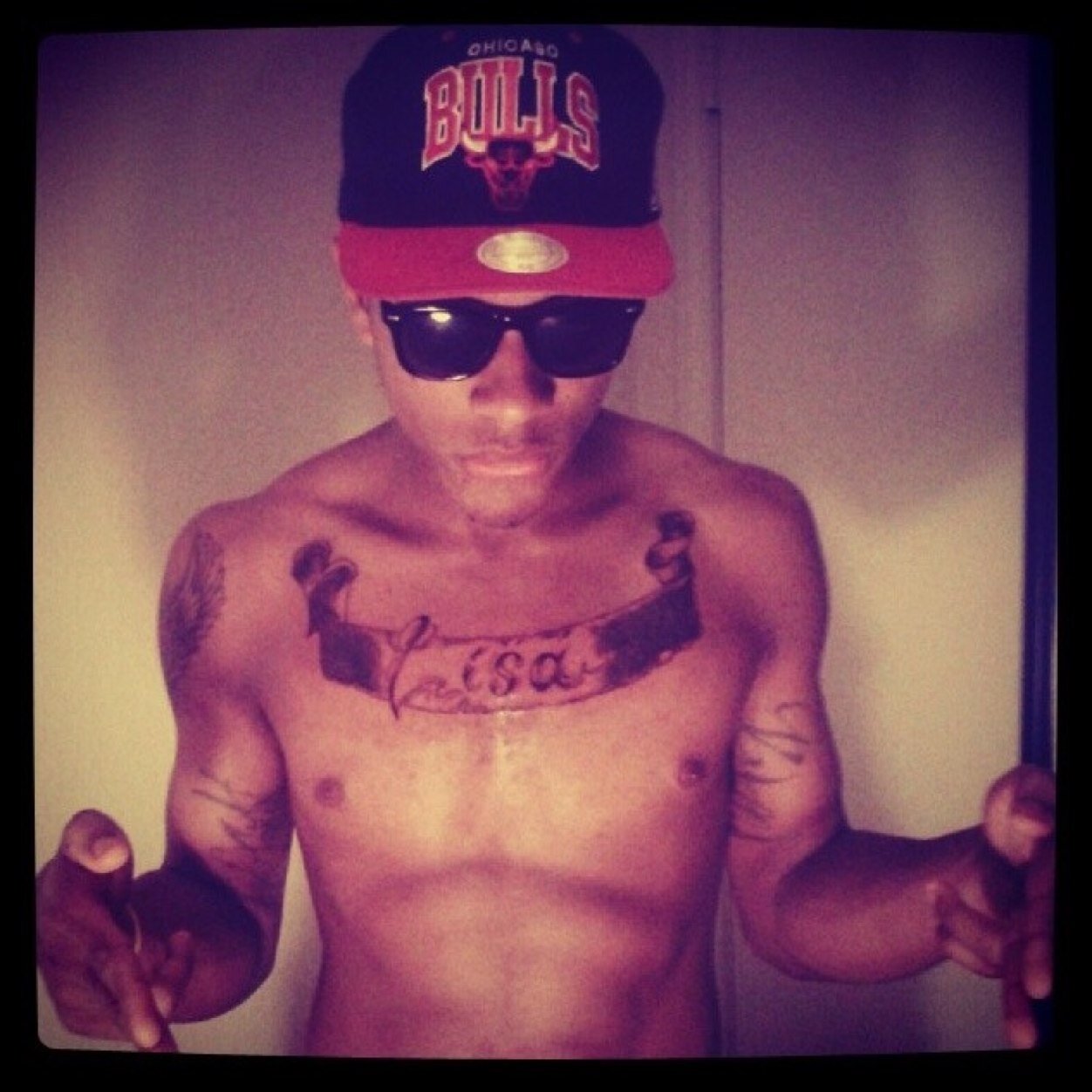 I'am #2LiveSwagg #2LiveEnt!!If you aint fucking with is fuck with us we TURN UP!!! #2LiveShit R.I.P SLIM #GrindHard #FreeBandz