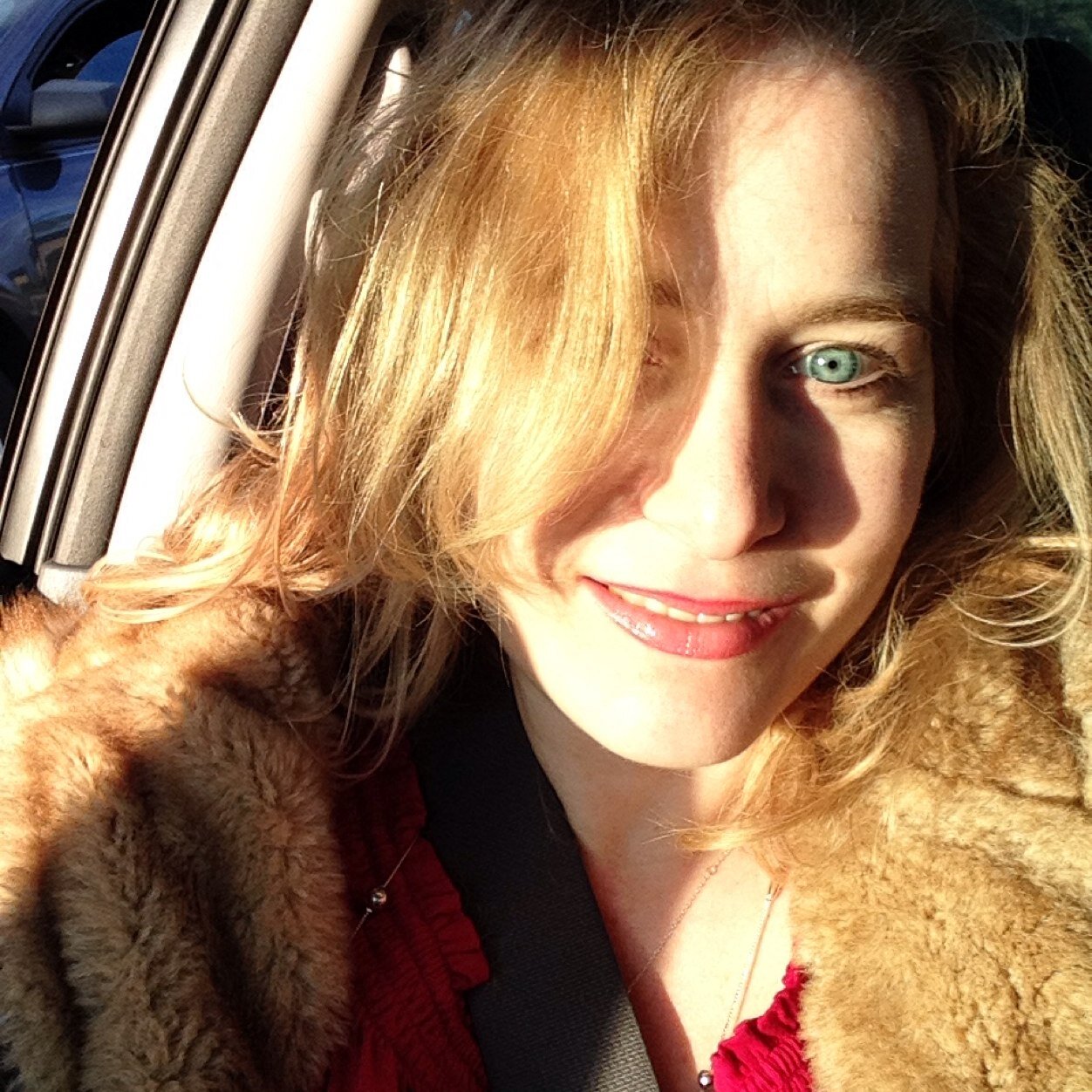 SuzanaSuzanne's profile picture. Love to communicate and find the all the good people through this beautiful device that connects all over the world 3 .