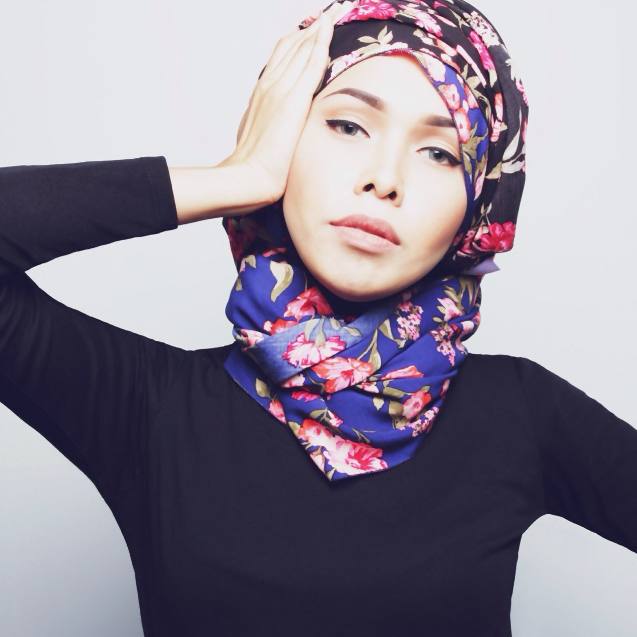 Freelance stylist, designer and writer. Tries to reach out for the stars everyday with the highest heels she can find.