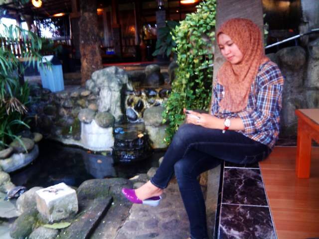 My name is yuyun yolanda | My husband ♥ luthfie ananda, S.pd | ♥ Mom & dad ☺