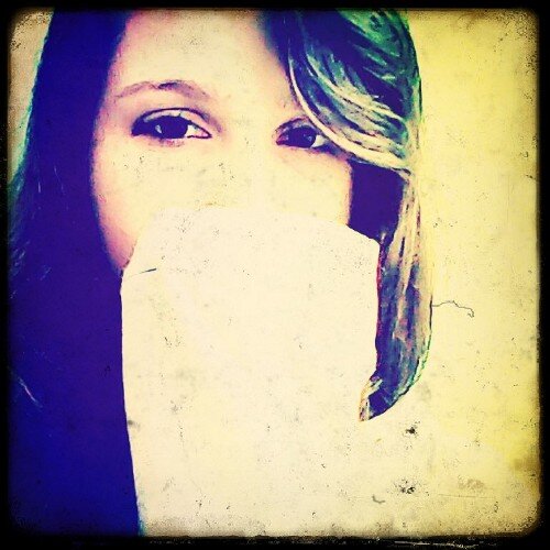 ZinhaThais's profile picture. 