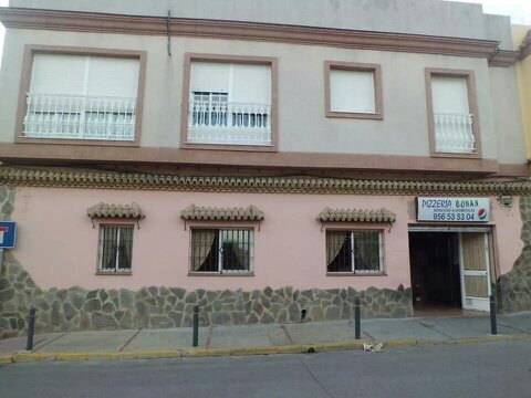Pizzería, burguer y asador. Estamos en La Huerta Rosario, callejón de los Frailes, esquina calle Mallorca, Chiclana de la Frontera, Cadiz. REPARTO A DOMICILIO.