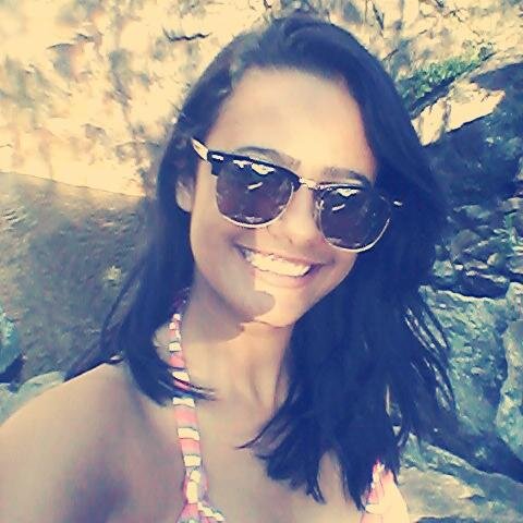 Amo chocolate, pizza, balada, 
 Sou secretaria estudante