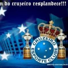 Nas veias tenho sangue azul do meu clube amado. No peito tenho 5 estrelas que carrego com amor!