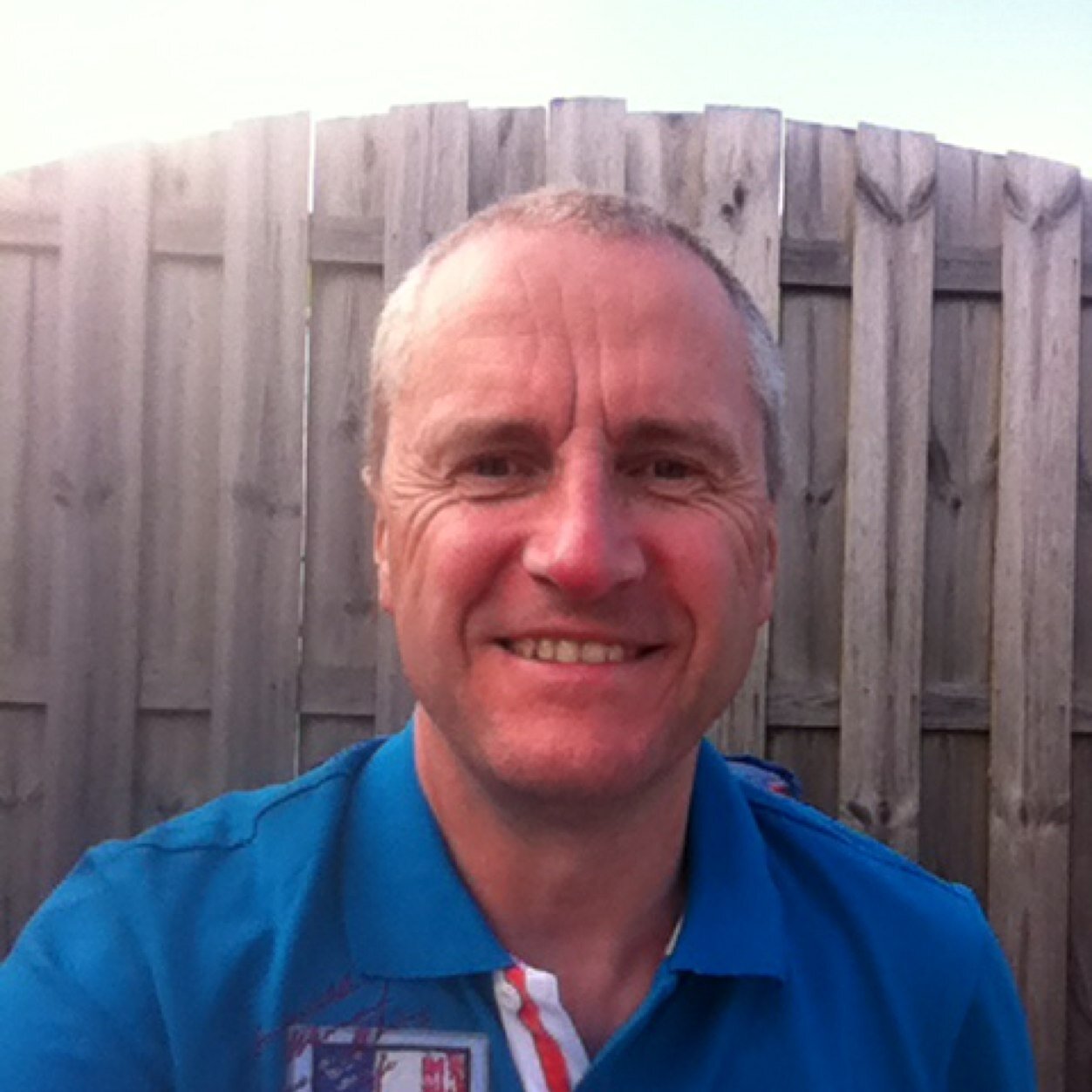 DirkSevers's profile picture. Steenbok, Muziekfreak, Dj bij Radio Victoria Halle http://t.co/r83hezD7Cp, Voetballiefhebber