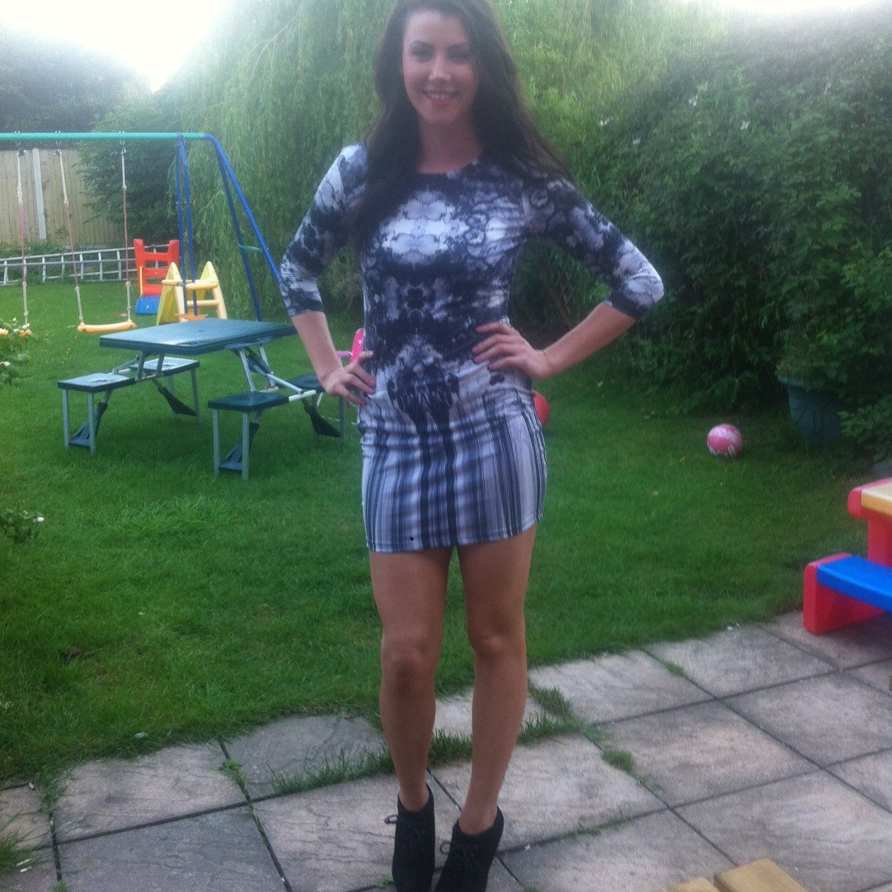Beauty therapist, 20, single. Follow me and il follow back :)