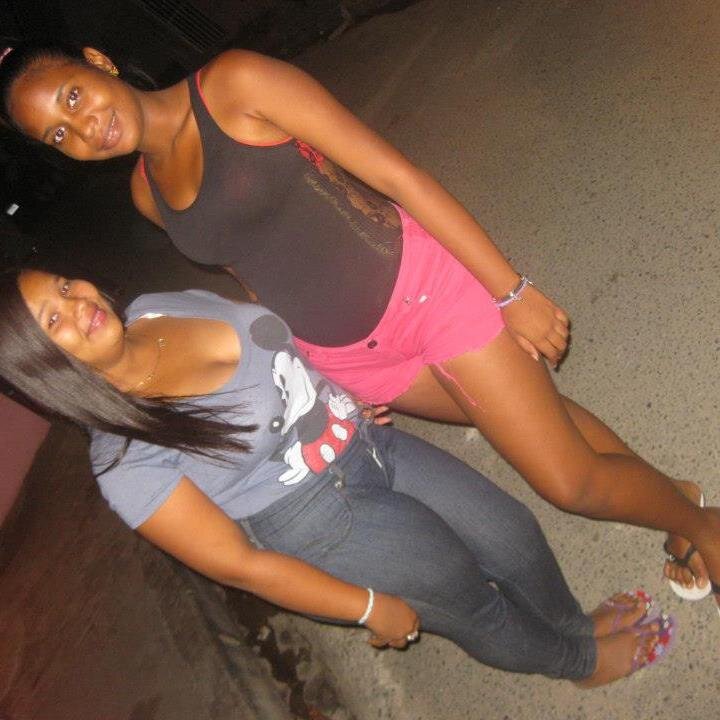 Dueña de BarBiieh Zwaqq & La SeriieciitahH Muakkk...fustrada con mi zwaqqer Mi EsspochO amo a mi negro alanna grandota ♥BechOteh PatO Ustedes ♥ ♥