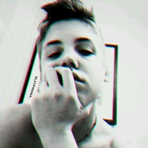 hey i gave u a freefollow could u please now follow @avecespinosa and help her get 3k? THANKS