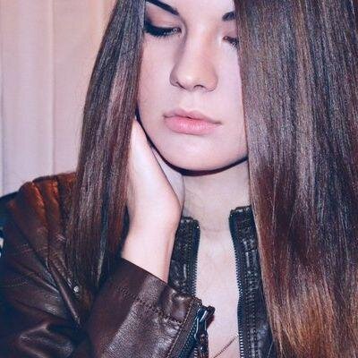 Привет. Родилась в прекрасном городе. Хочу общаться легко и просто. Нравится разговаривать на разные темы. Достаточно раскрепощенная как человек.