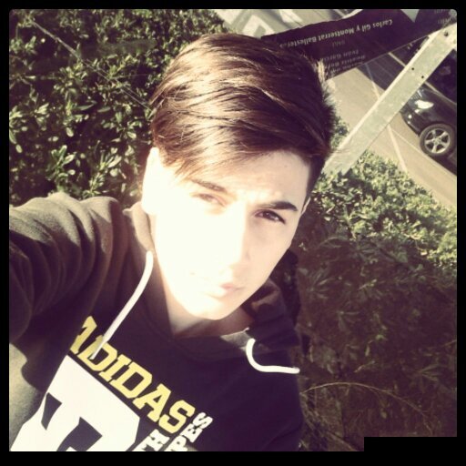 Tenis como modo de vida . 4-2-2000 . El 15 mi numero . Viviendo en Puerto Sagunto sity . Vivan los niggas cn flow y yo cn swagg .