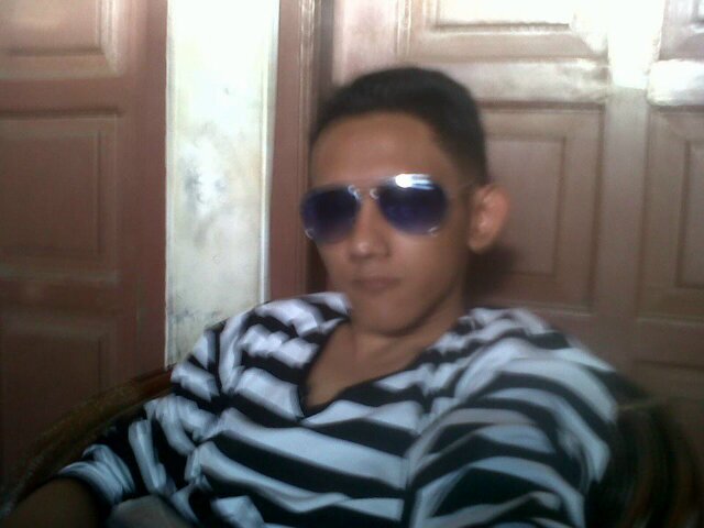 Wlu tak bs mnjdi yy trbaek,tp brusaha mmbahagiakan.Tdk ad ygsempurna,yg ad hy brsaha slng mnyempurnakan/mlengkapi tu jauh lbh indah♥♥