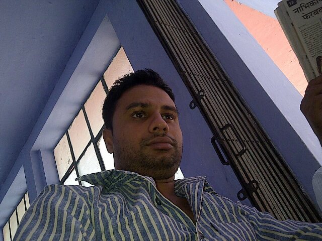 I m a man who believs in livng lyf in king size..I dn't cr abt wat ppl thnk abt me..ma dremz makes me a achievr..!