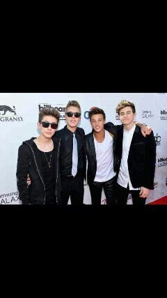 o2l 5sos 1D magcon miley and more FAKE ACCOUNT please go follow @OMFGJACOBW  ask for a follow back