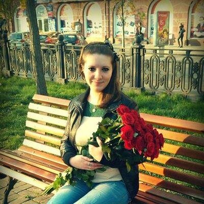 Здравствуйте. Стараюсь мыслить просто. Нравится обмениваться мыслями. Родилась в прекрасном городе. Как человек коммуникабельная.