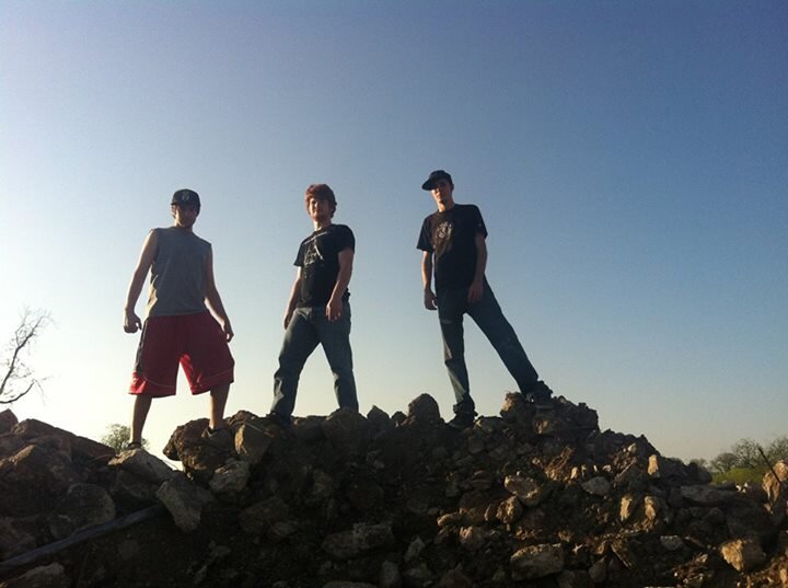 A band of ROCK, we mix various musical genres into a unique musical style that is our own, from punk, to metal, to blues, and to hard rock.